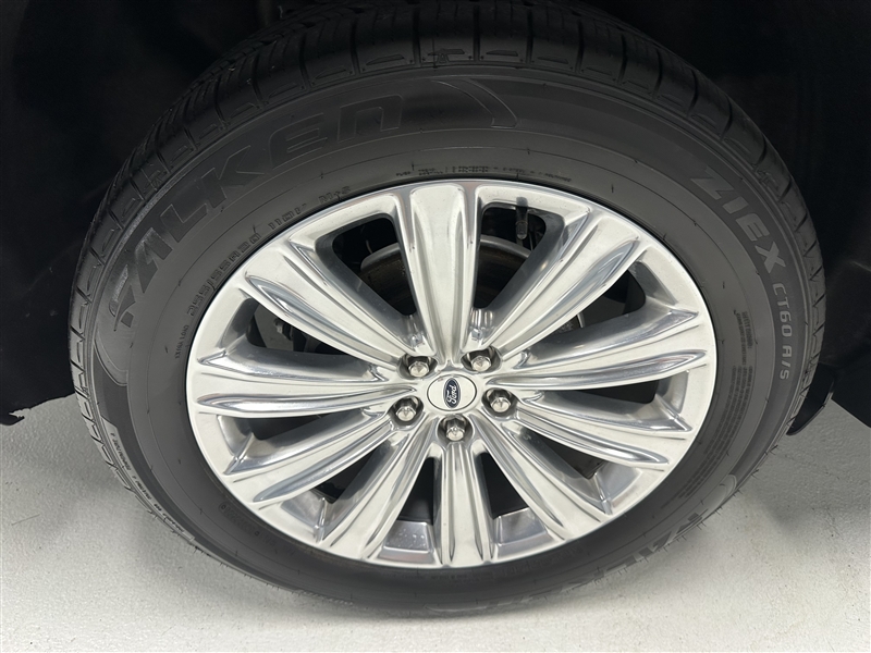 2020 Ford Explorer Limited photo 14
