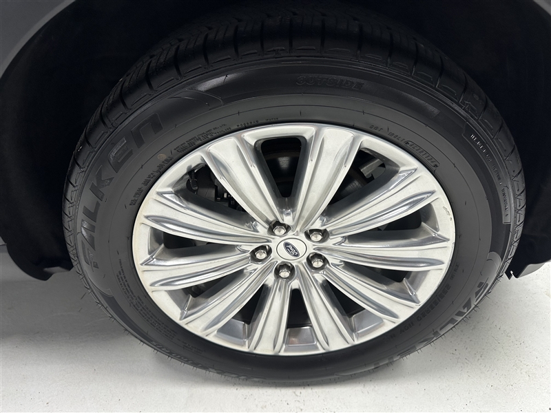 2020 Ford Explorer Limited photo 15