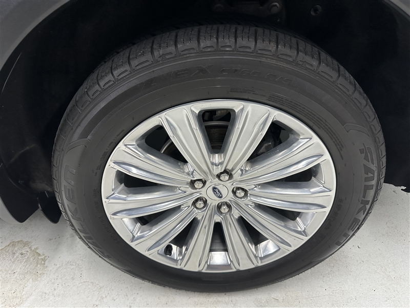 2020 Ford Explorer Limited photo 17